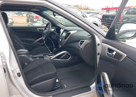 2017 Hyundai Veloster Value Edition z USA, uszkodzony, nr VIN KMHTC6AD7HU324264